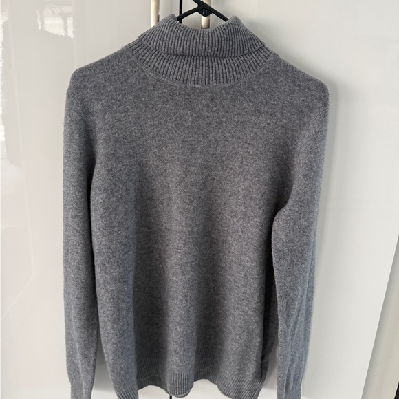Elegant Gray Women's Turtleneck Sweater Merino Wool - Picture 3 of 7